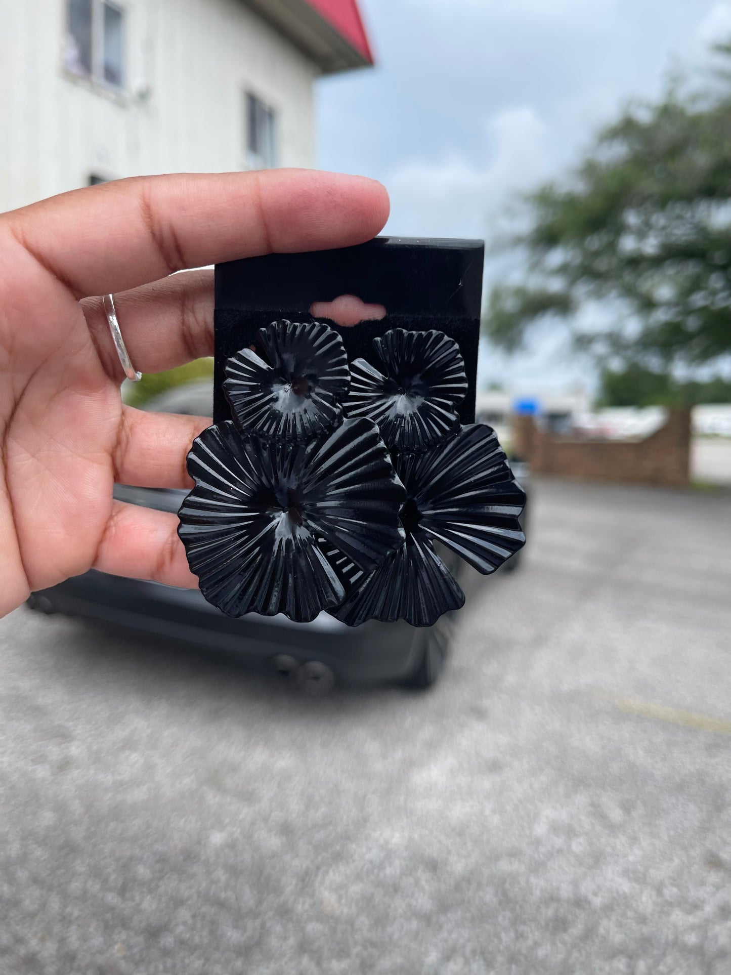 Pretty Black Flower Earring