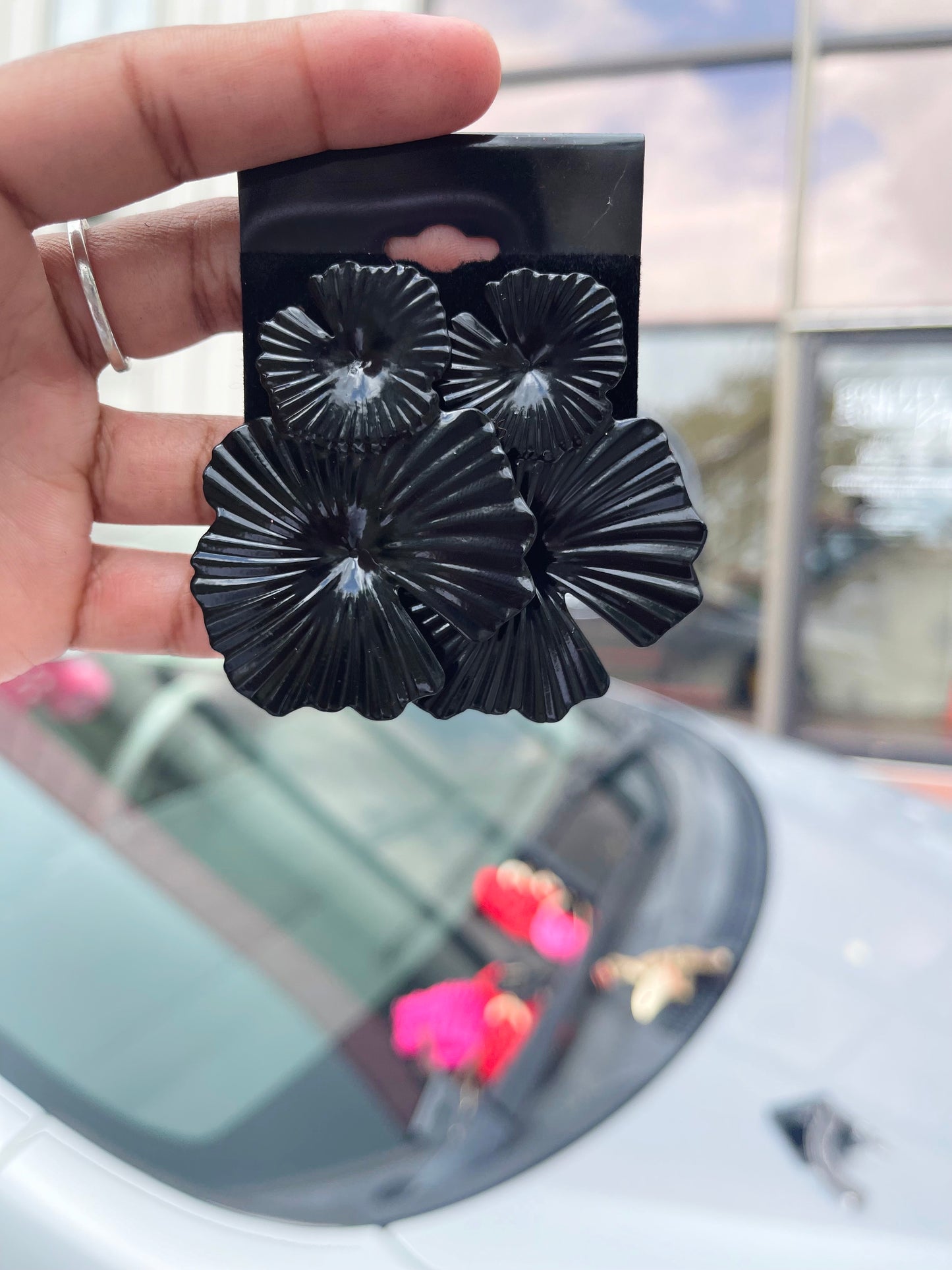 Pretty Black Flower Earring